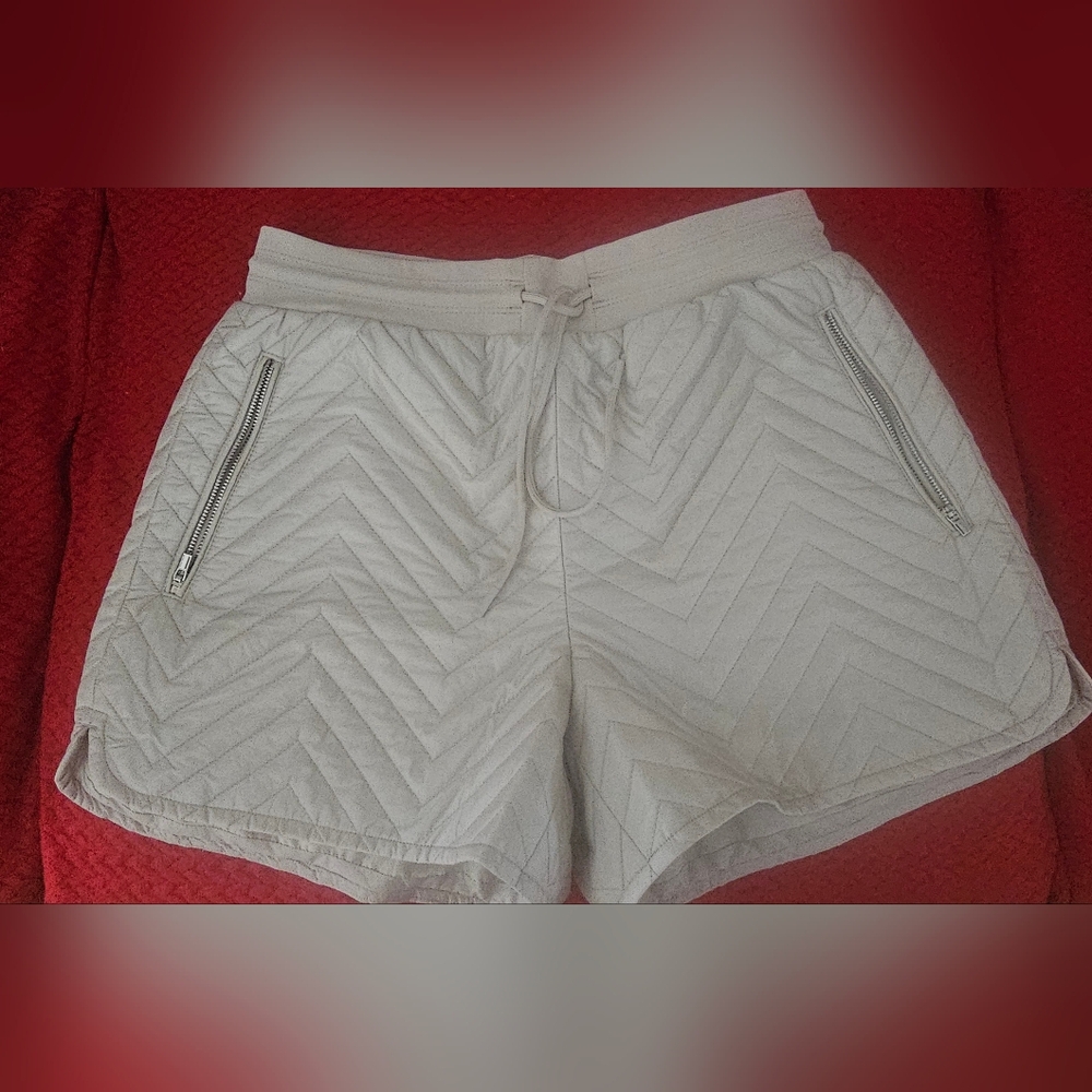 Athleta Apres Quilted Ski Shorts, identified by the distinct chevron quilting - Picture 2 of 14